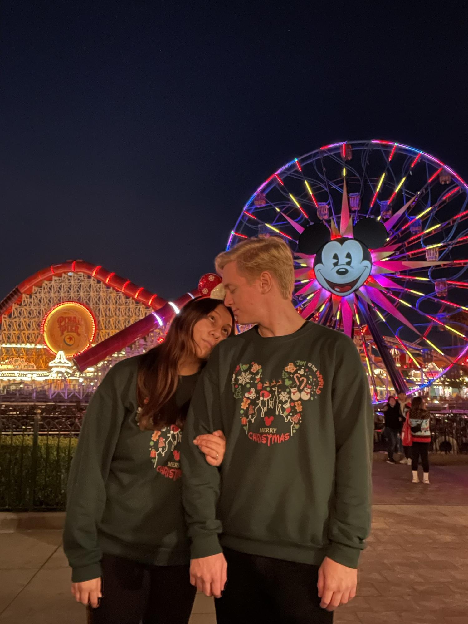 disneyland, december 2021