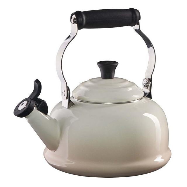 Le Creuset Whistling Kettle, Meringue, 1.7 qt.