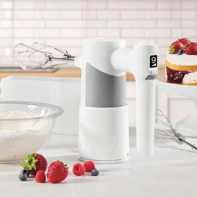 Cuisinart 9-Speed Hand Mixer with Storage Case