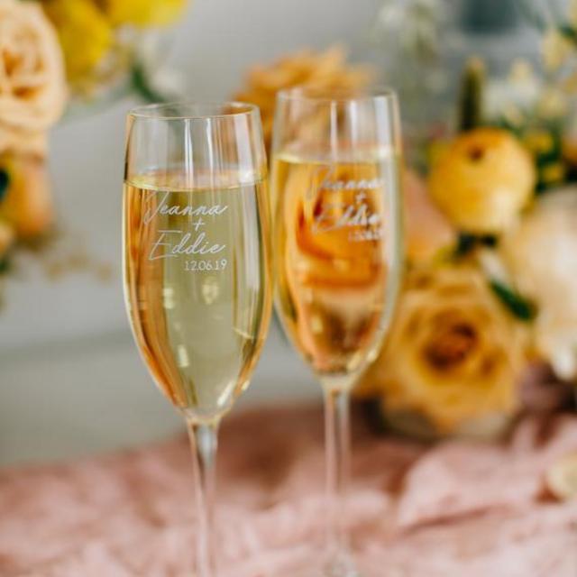 Personalized Wedding Toasting Flutes (Set of TWO) Pair Custom Engraved Vina Champagne Glasses, Couples Wedding Glass, Engagement Gift