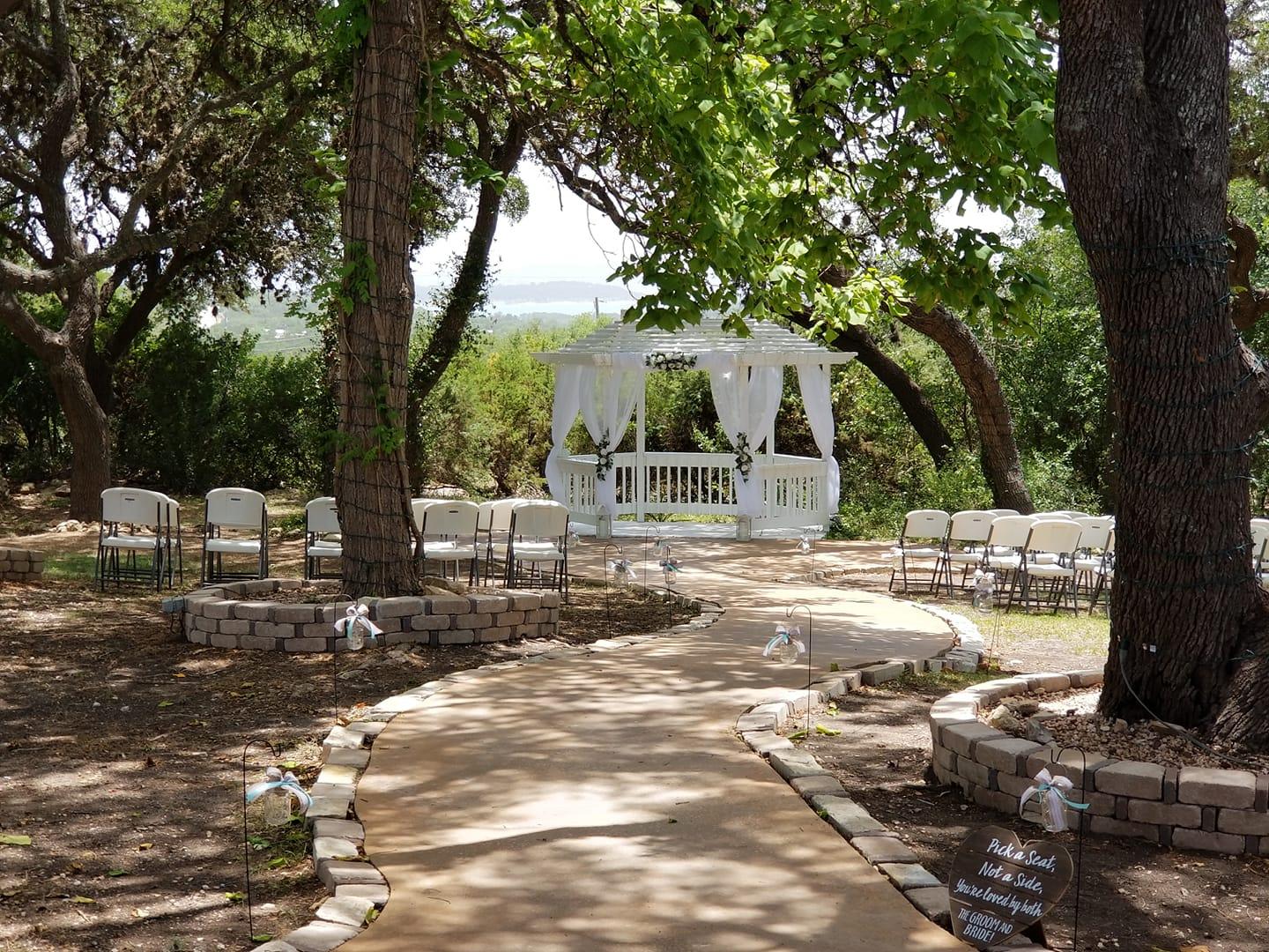 The Wedding Website of Jenna Reardon and Rafa Salinas