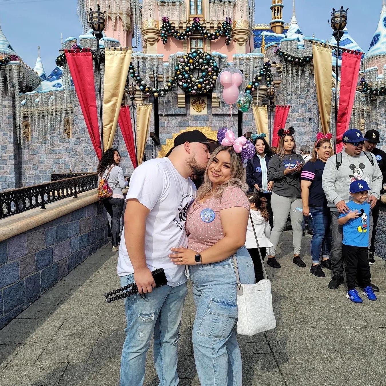 NOVEMBER 18, 2021
Disneylandia para nuestro segundo aniversario 🎡