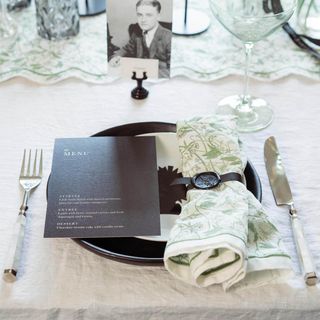 The Secret Garden 5-Piece Inner Garden Society Table Linen Set