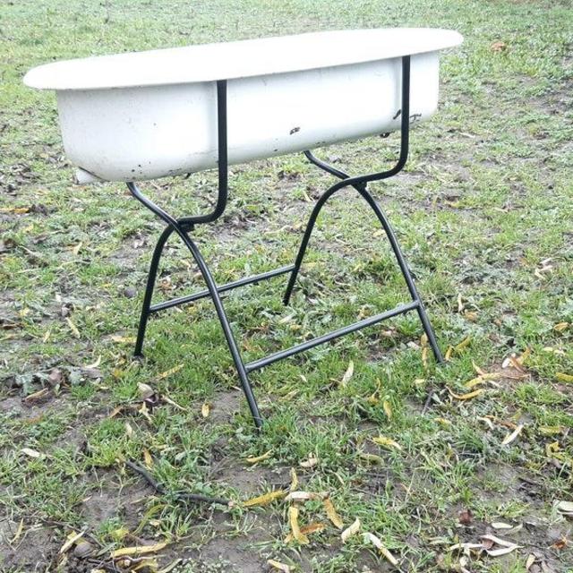 White Enameled Porcelain Bathtub with stand
