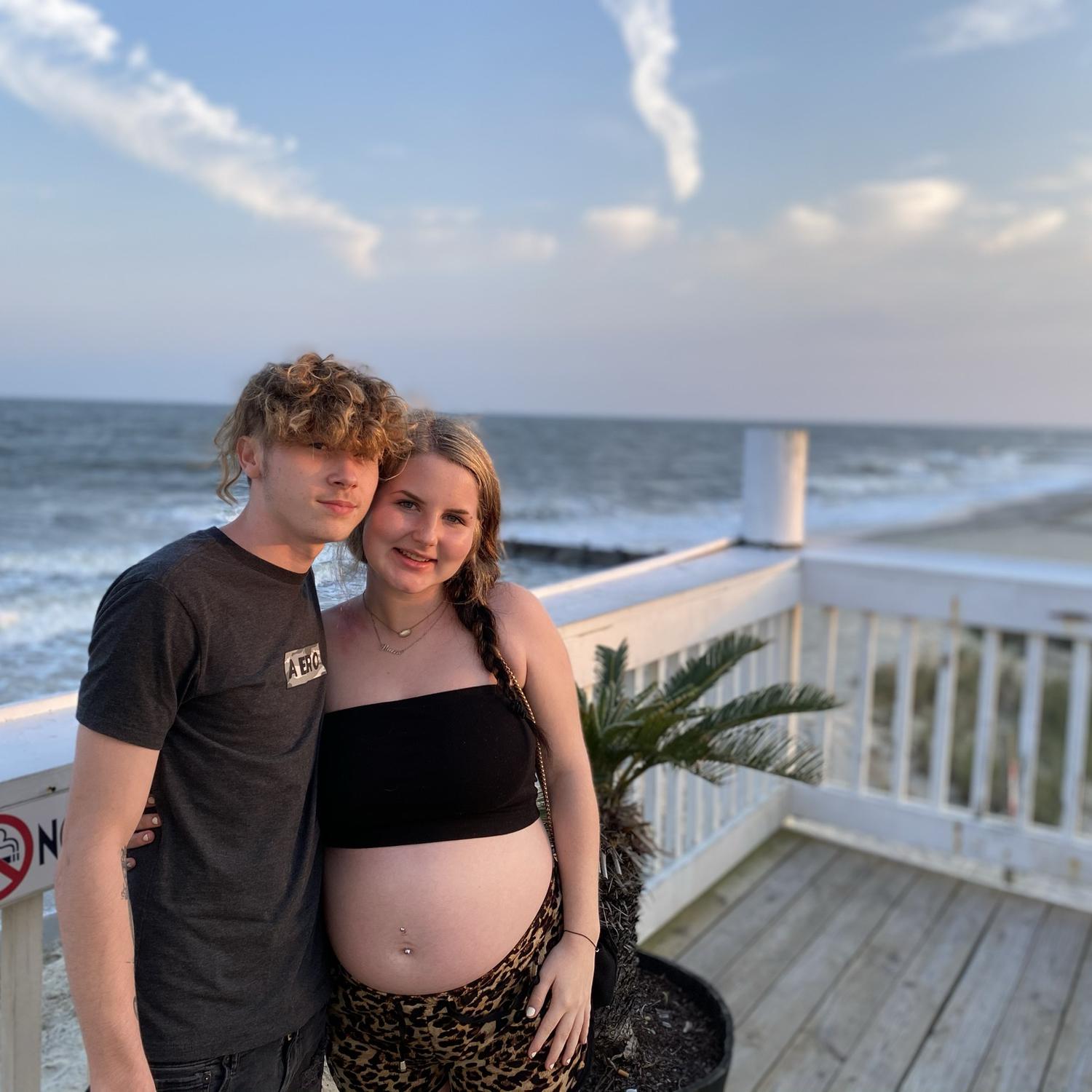 the 24 weeks pregnant beach trip