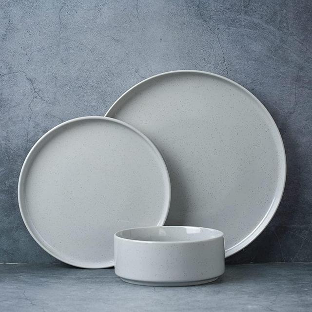 Famiware Plates and Bowls Set, 12 Pieces Dinnerware Sets, Dishes Set for 4, Light Gray