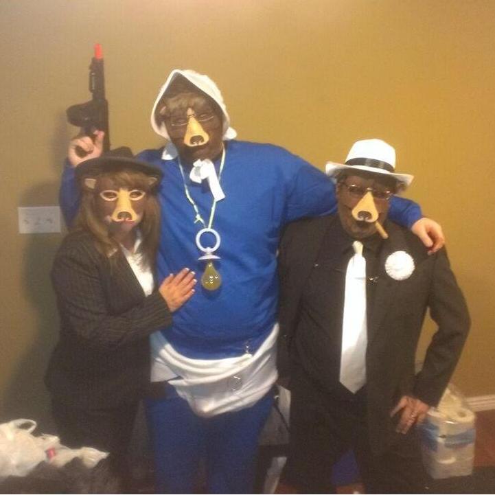 Mofia Bear Family Costume Party
12/30/2014