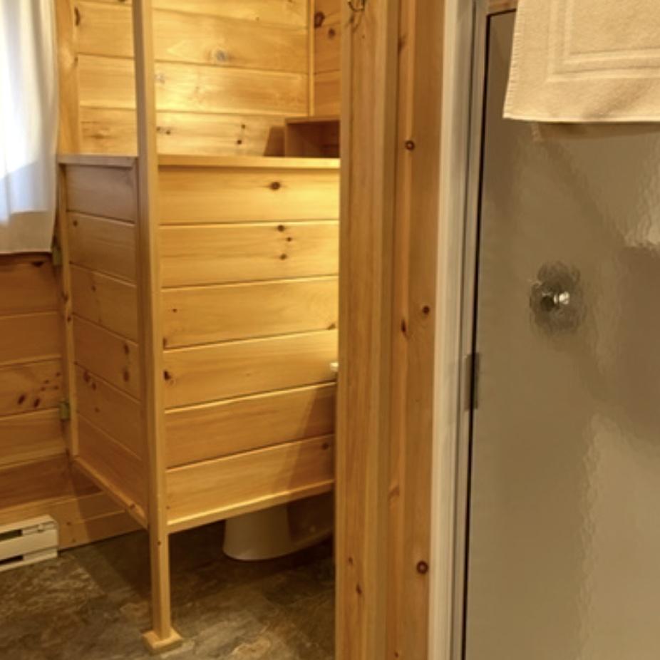 Cabin bathroom pic 1