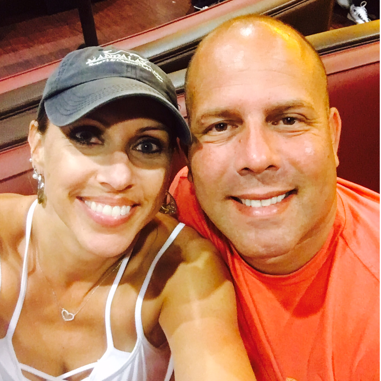 A night of bowling with family/Una noche de bolos con la familia
