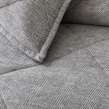 Organic Flannel Herringbone Coverlet & Shams QUEEN