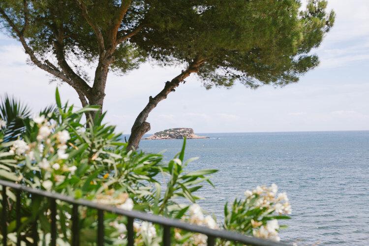The Wedding Website of Mónica G and Miguel .
