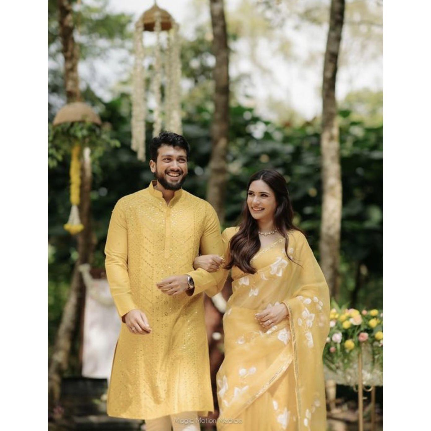 Male Kurta & Saree - Haldi