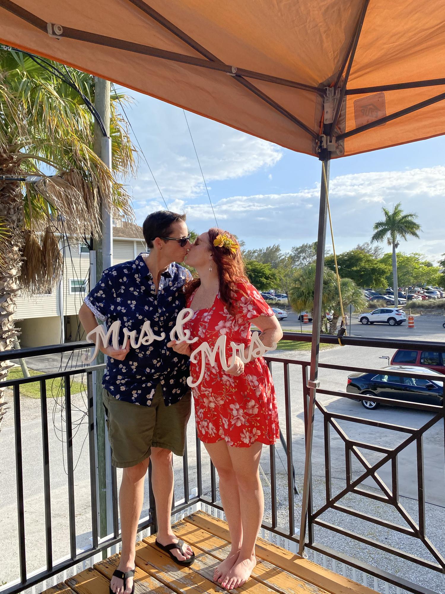 Engagement party hosted by The Danek’s, and planned by Christina’s sister and MOH, Jenn. 🥰