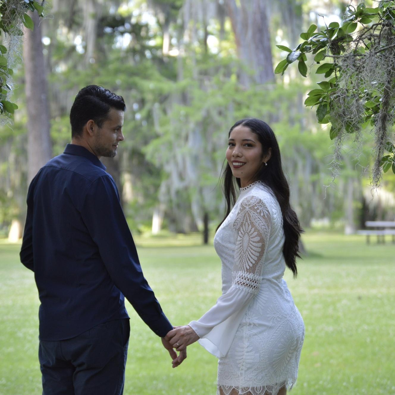 Love isn’t measured in time, but in the happiness we share each day.
El amor no se mide en tiempo, sino en la felicidad que compartimos cada día.