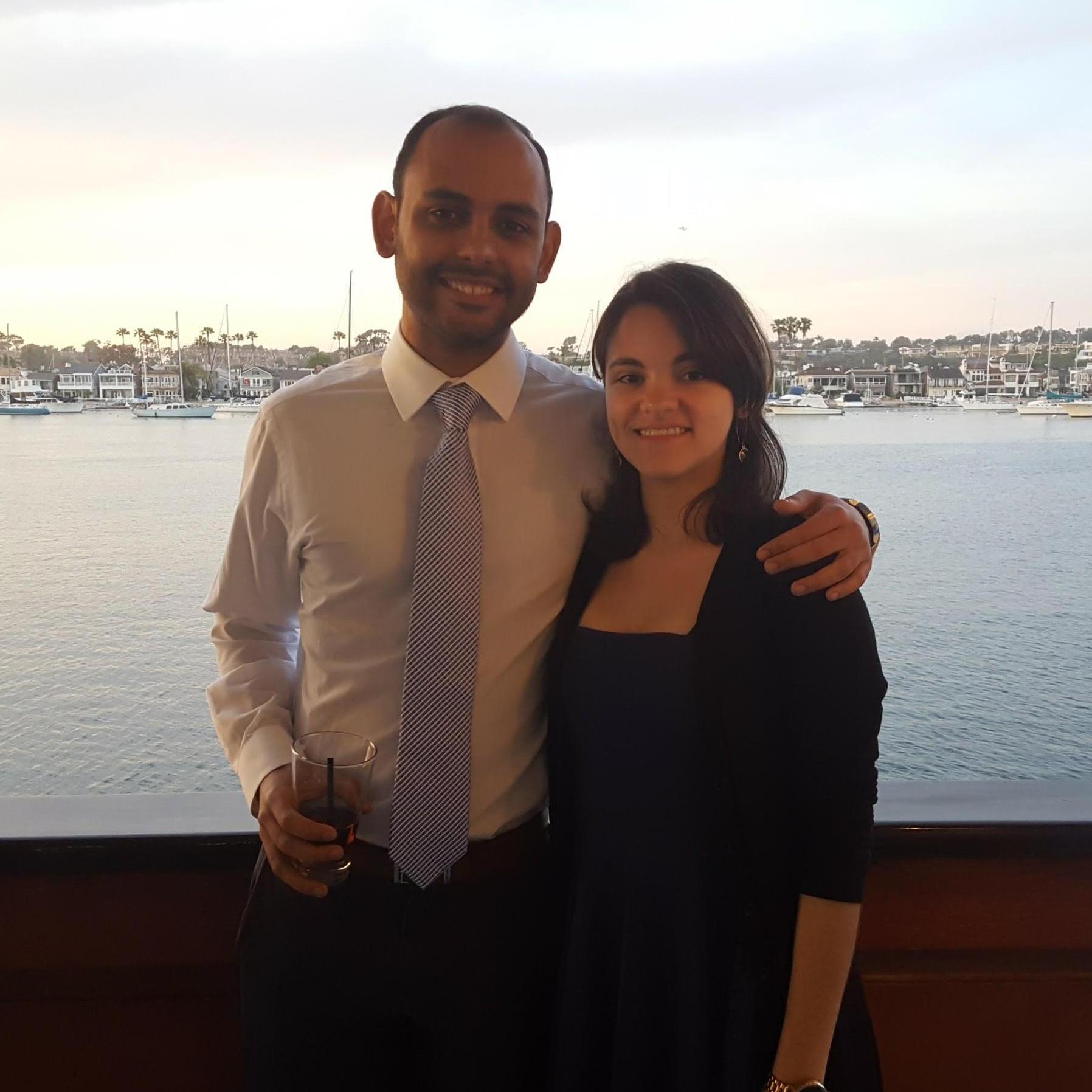 So fancy! On a boat during a company trip in CA. - En un tour en bote durante un viaje de negocios en California.