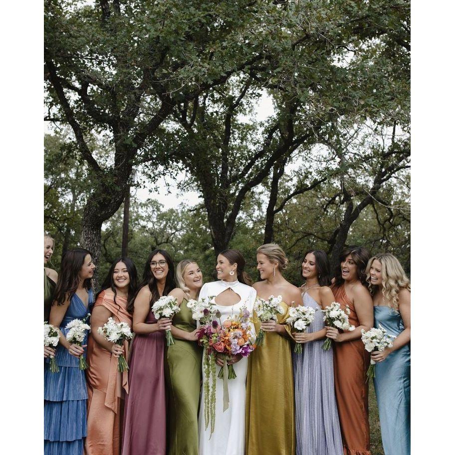 All the backyard wedding vibes!