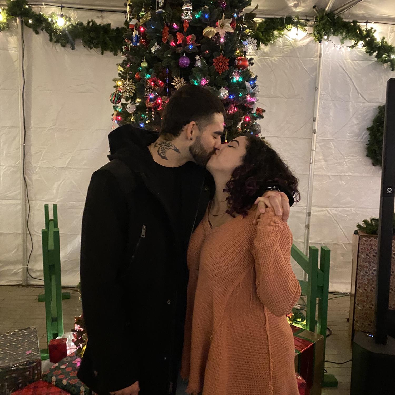 Kisses under the mistletoe!