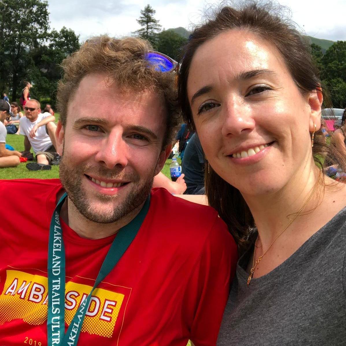 Anna supporting Anthony on one of his (many!) running events...and looking a little proud of him!
Apoyando a Anthony en sus carreras/ maratones / ultras y todo tipo de carrera posible!