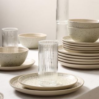 Dua 32-Piece Dinnerware Set, Service for 8