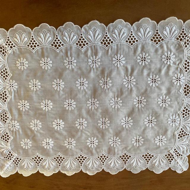 10 Vintage eyelet lace placemats.