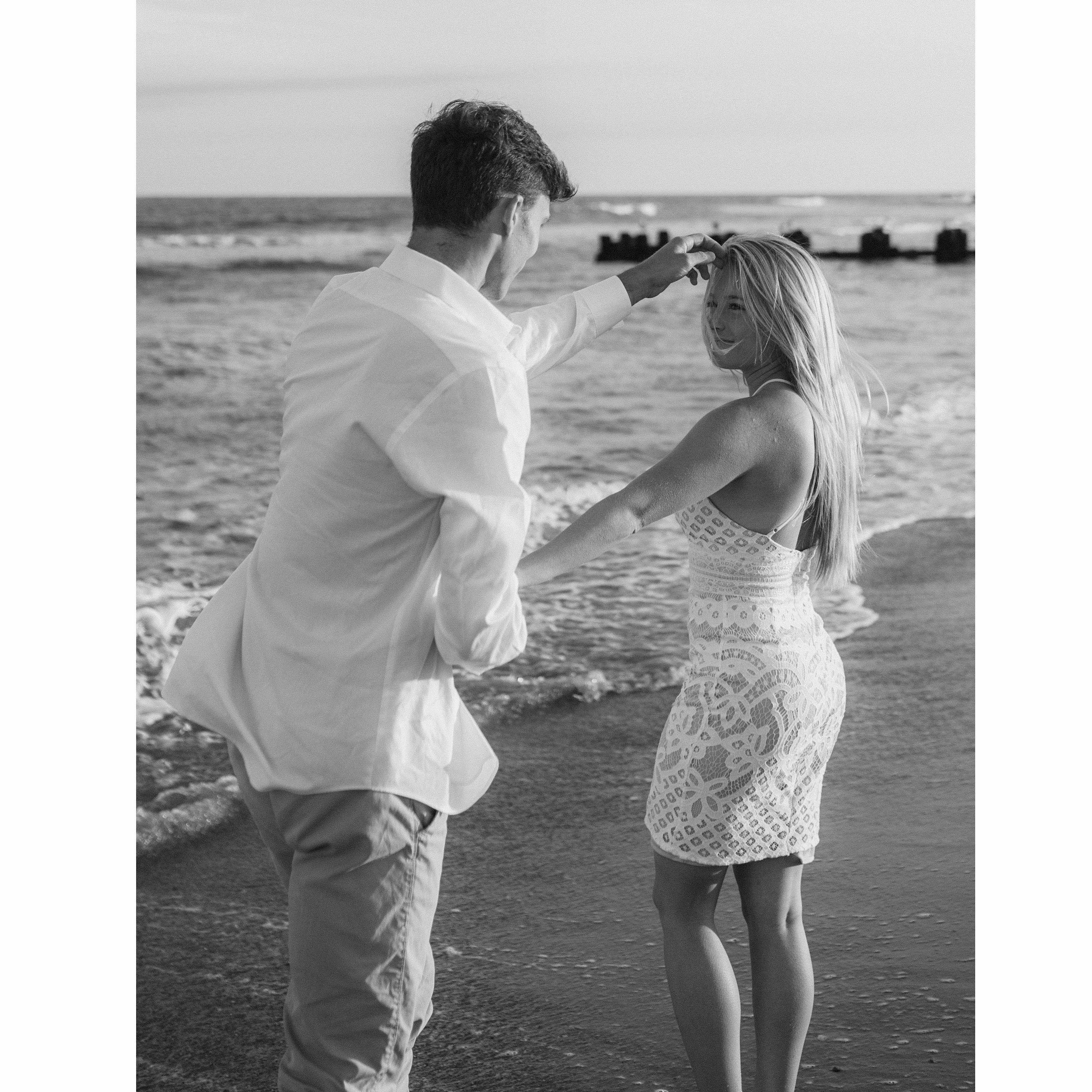 Taken in October of 2021: Thank you for always moving the hair out of my face...
#engagementphotoshoot