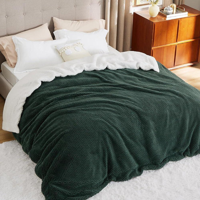 Bedsure Sherpa Fleece King Size Blanket for Bed - Herringbone Pattern, Thick and Warm, Soft Fuzzy Cozy Blanket for Winter, Dark Green, 108x90 Inches
