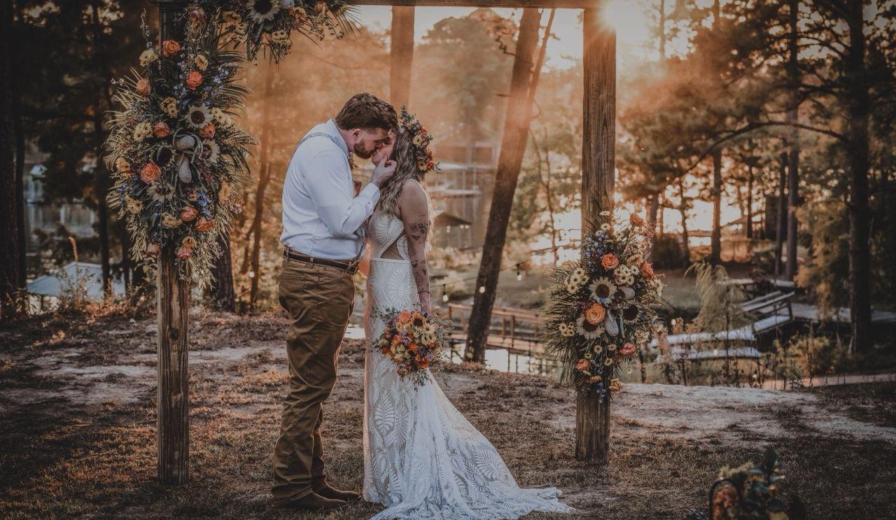 The Wedding Website of Sydney Taylor and Martin Hannan