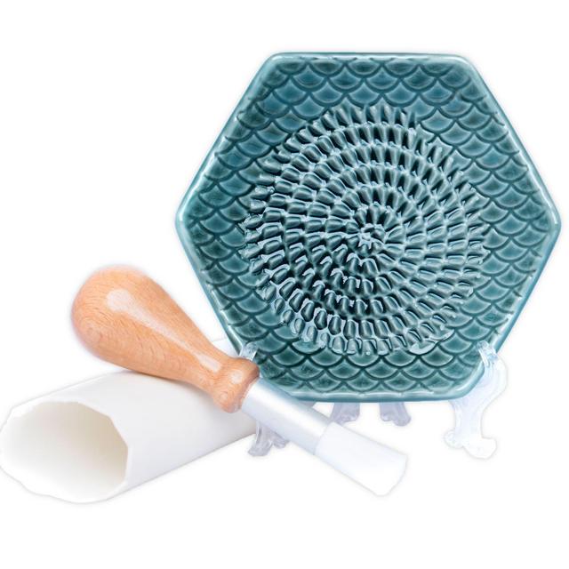 The Grate Plate 3-Piece Ceramic Grater Set in Teal