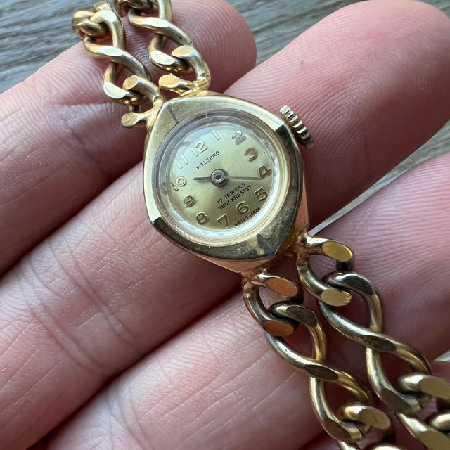 Vintage chain ladies windup watch wellsbro Swiss made works!