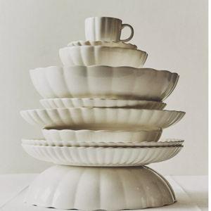 WAVY PORCELAIN TABLEWARE SET OF 8
