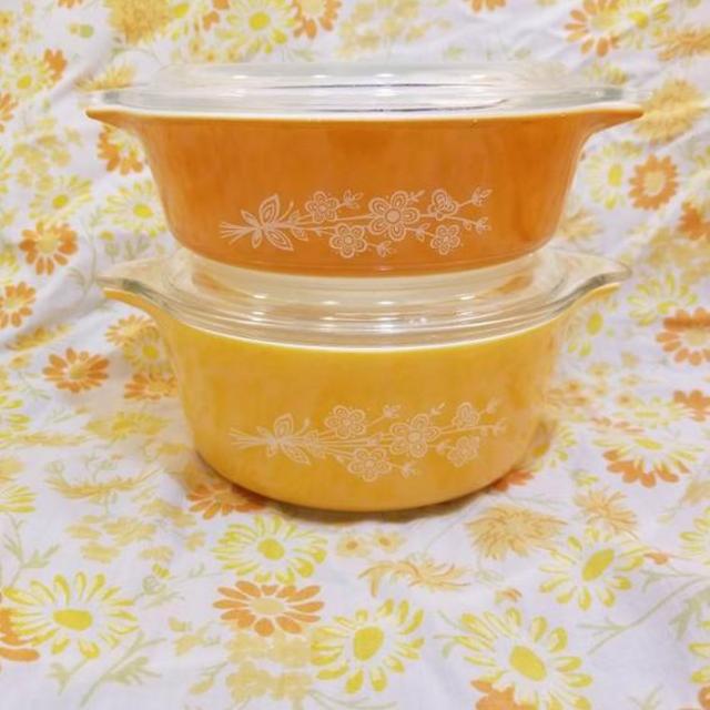 Butterfly gold 2 round casserole dishes with lids set of 2, 472-B 750 ml, 471-B 500 ml, yellow orange dark yellow designed by Gregory Mirow