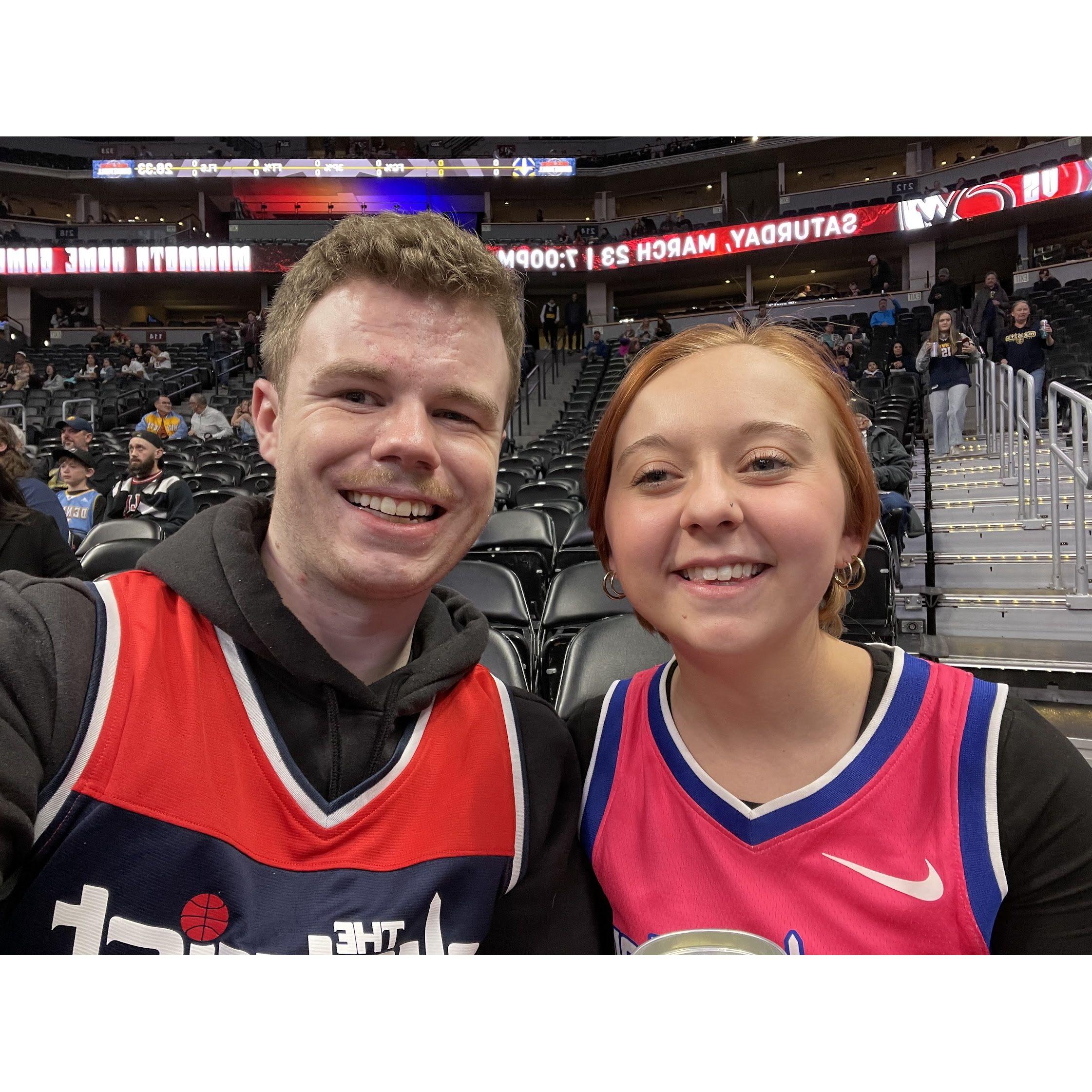 Going to a home Nuggets game as Wizards fans—definitely a memorable night, especially with a fist bump from Jordan Poole! 🏀👊