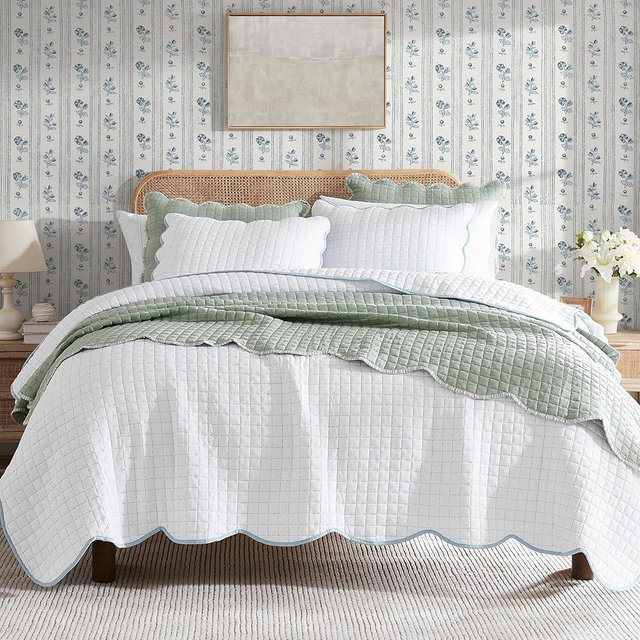 WDCOZY White King Size Quilt Bedding Set, Blue Scalloped Farmhouse Country Rustic Lightweight Soft Coverlet for All Season, Cute Cozy Kantha Pick Stitch Bedspread, 2 Pillow Shams