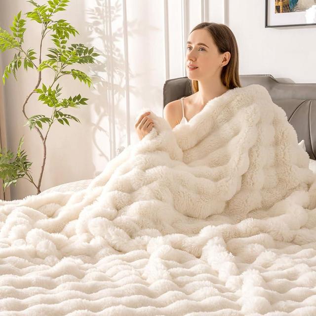VK·LIVING Faux Fur Throw Blanket Warm Cozy Throw Blankets Fuzzy Throw Blanket for Couch Soft Plush Thick Blanket Luxury Bubble Blanket Furry Blankets for Winter Fall, Throw (60" x 80"), Cream White