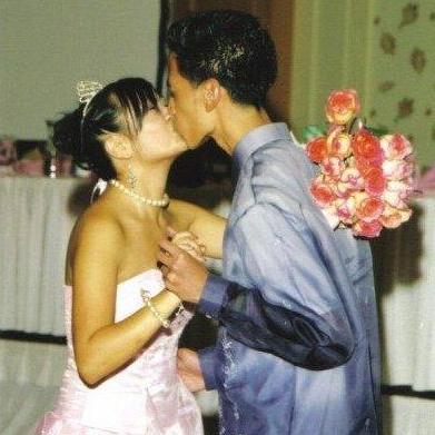 2005 - Sarah's debut.