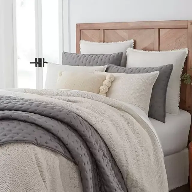 Southern LivingSimplicity Collection Jana Textured Matelasse Stripe Comforter