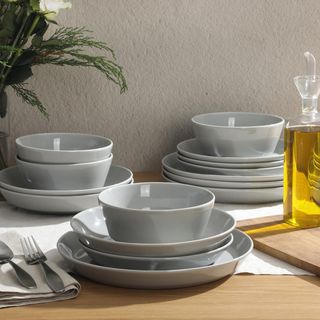 Summer Shades 16-Piece Dinnerware Set, Service for 4