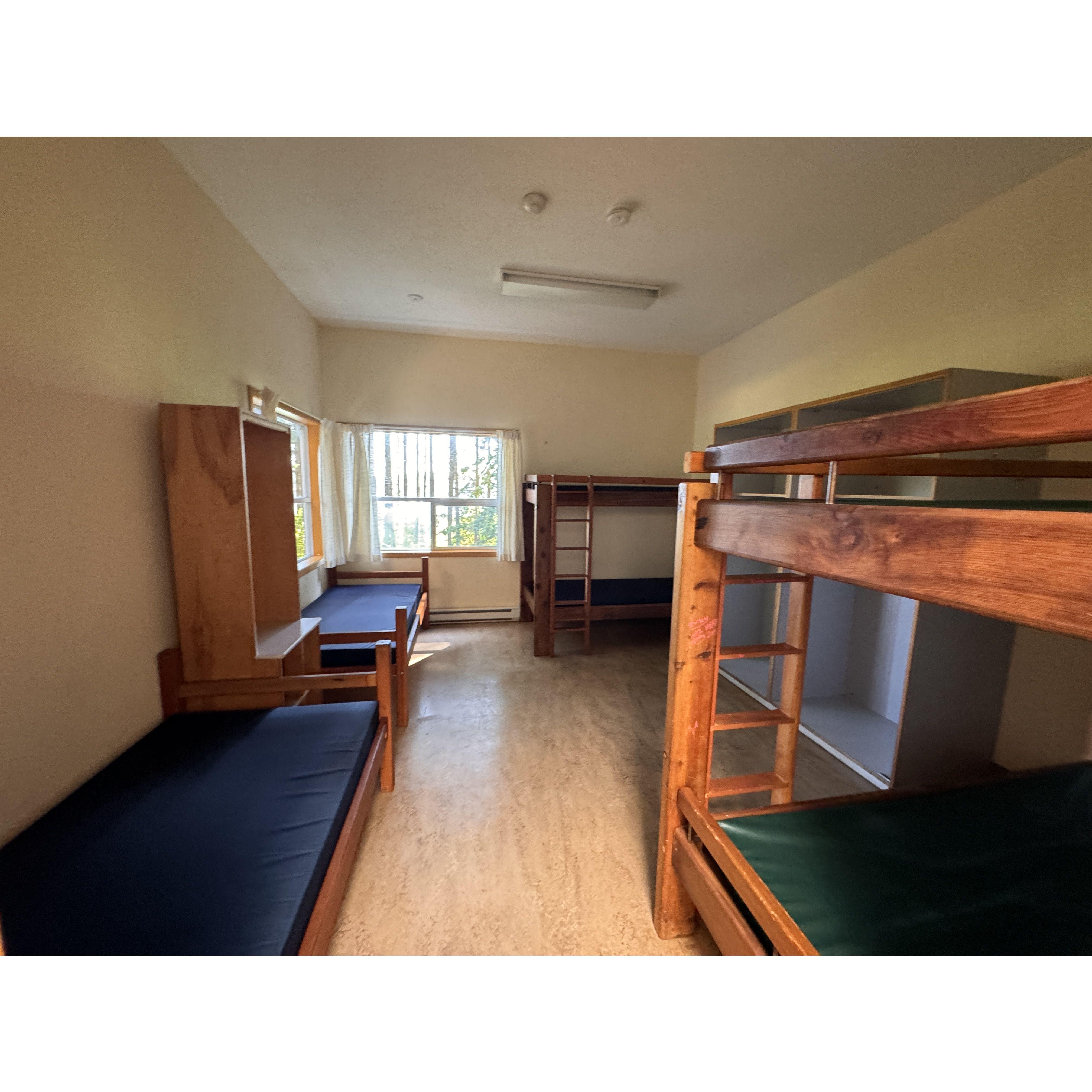 Camp Pringle - Luara Butler Lodge - room (sleeps 6)