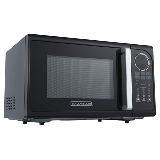 Black+Decker 0.9 Cu.Ft. Digital Microwave in Black