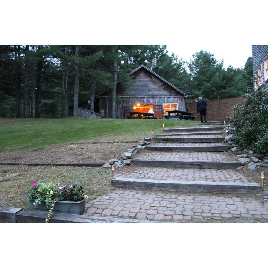 The barn where cocktail hour will occur