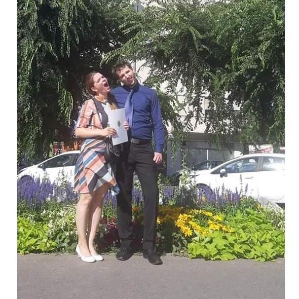 Mert nem vagyunk ám mi olyan komolyak :)