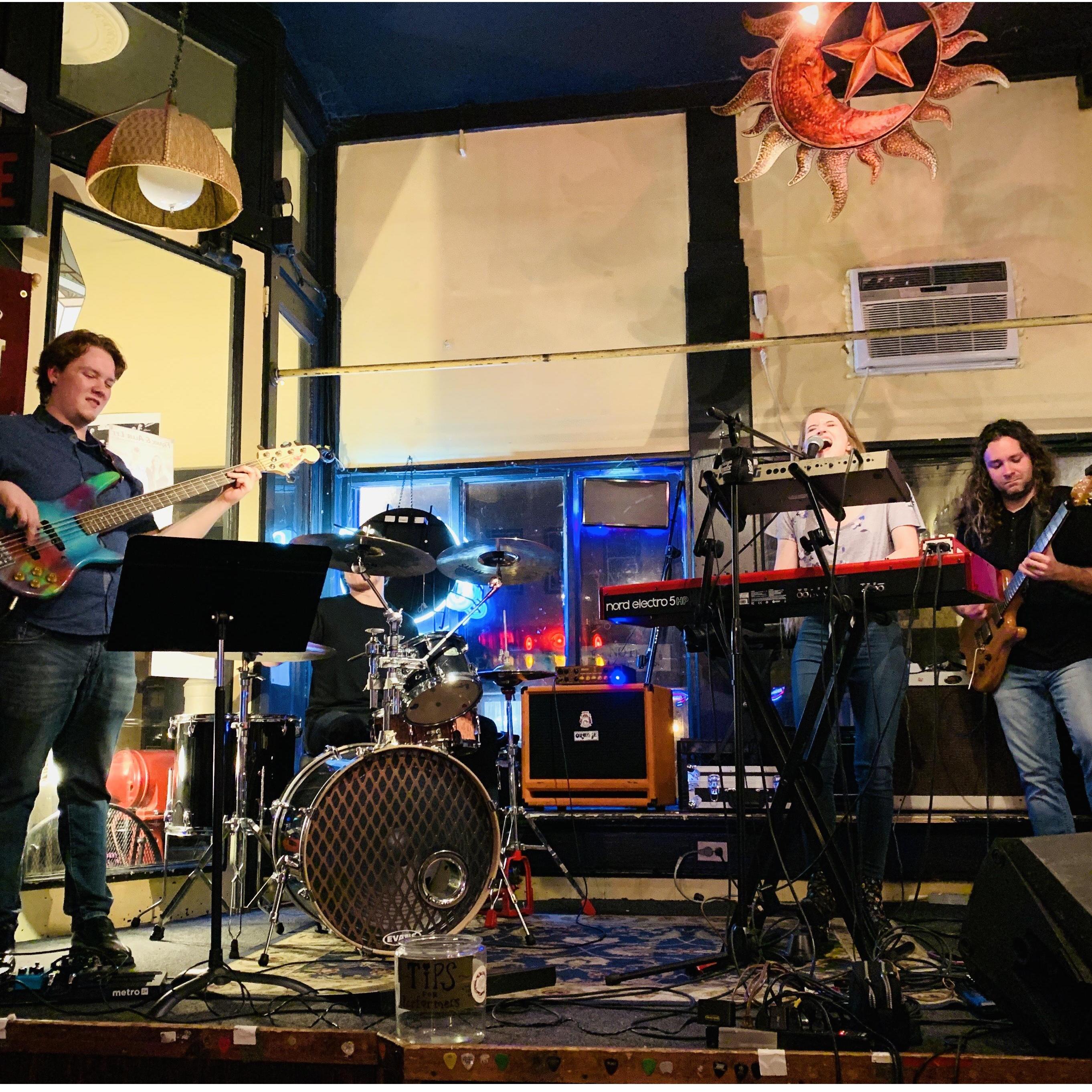 Jamming at Taffy's in Ohio