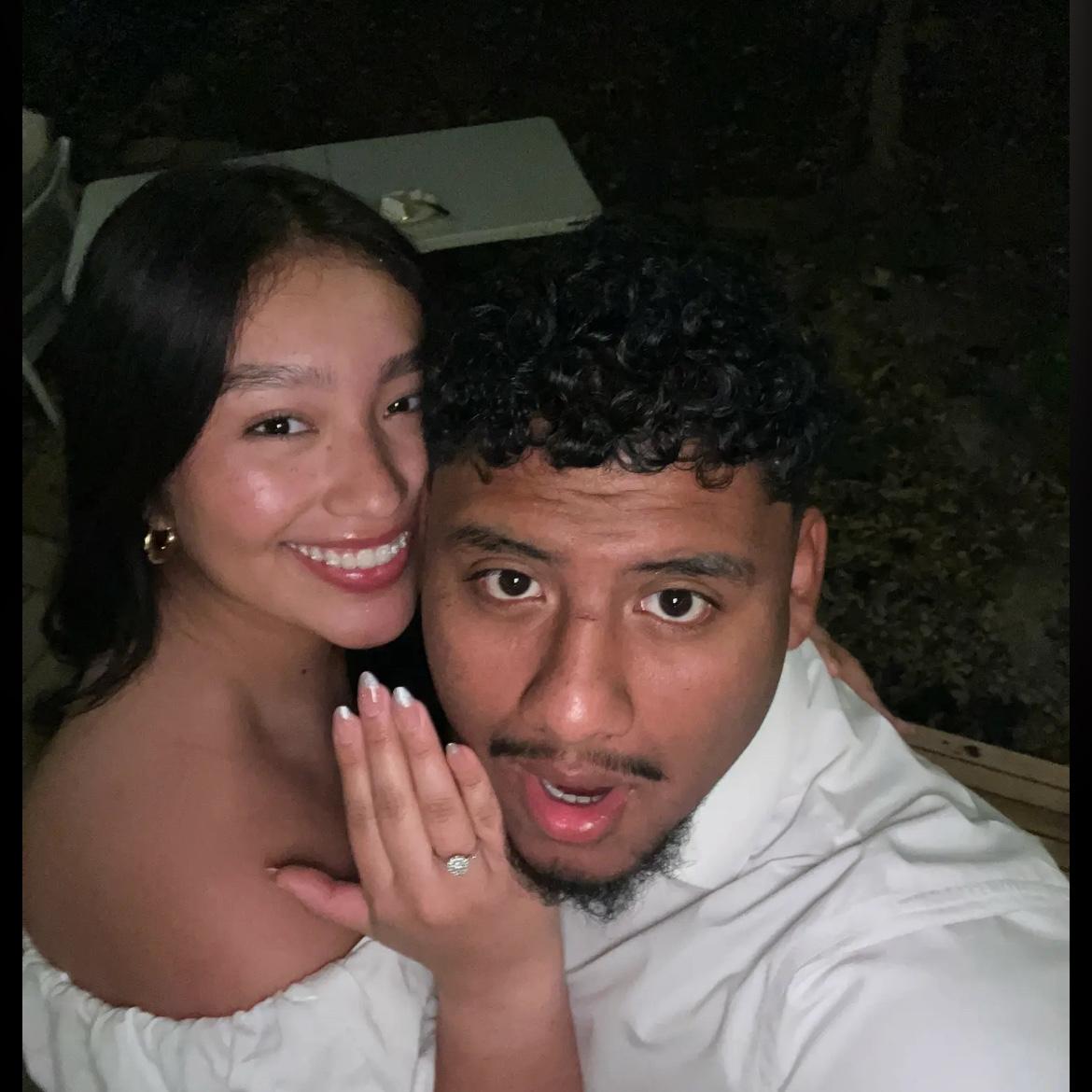 La noche que nos comprometimos! 
The night we got engaged!