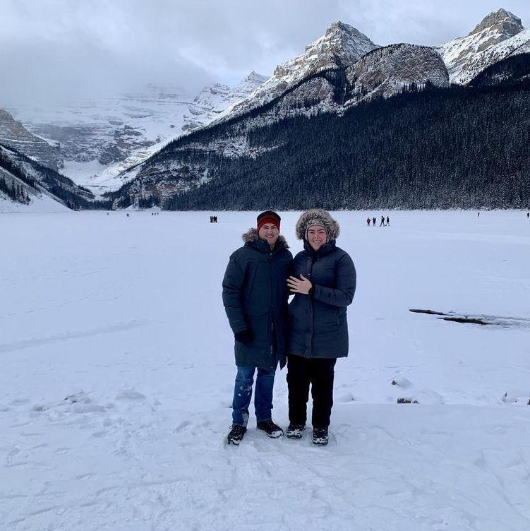 Lake Louise - Notre première photo de fiancailles! / Lake Louise - Our first Engagement picture