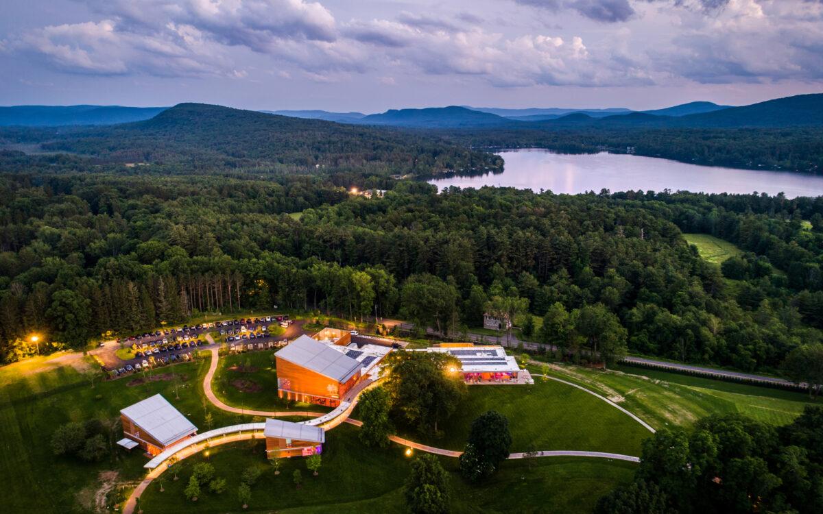 The Wedding Website of Amanda LeSavage and Zachary Piaker