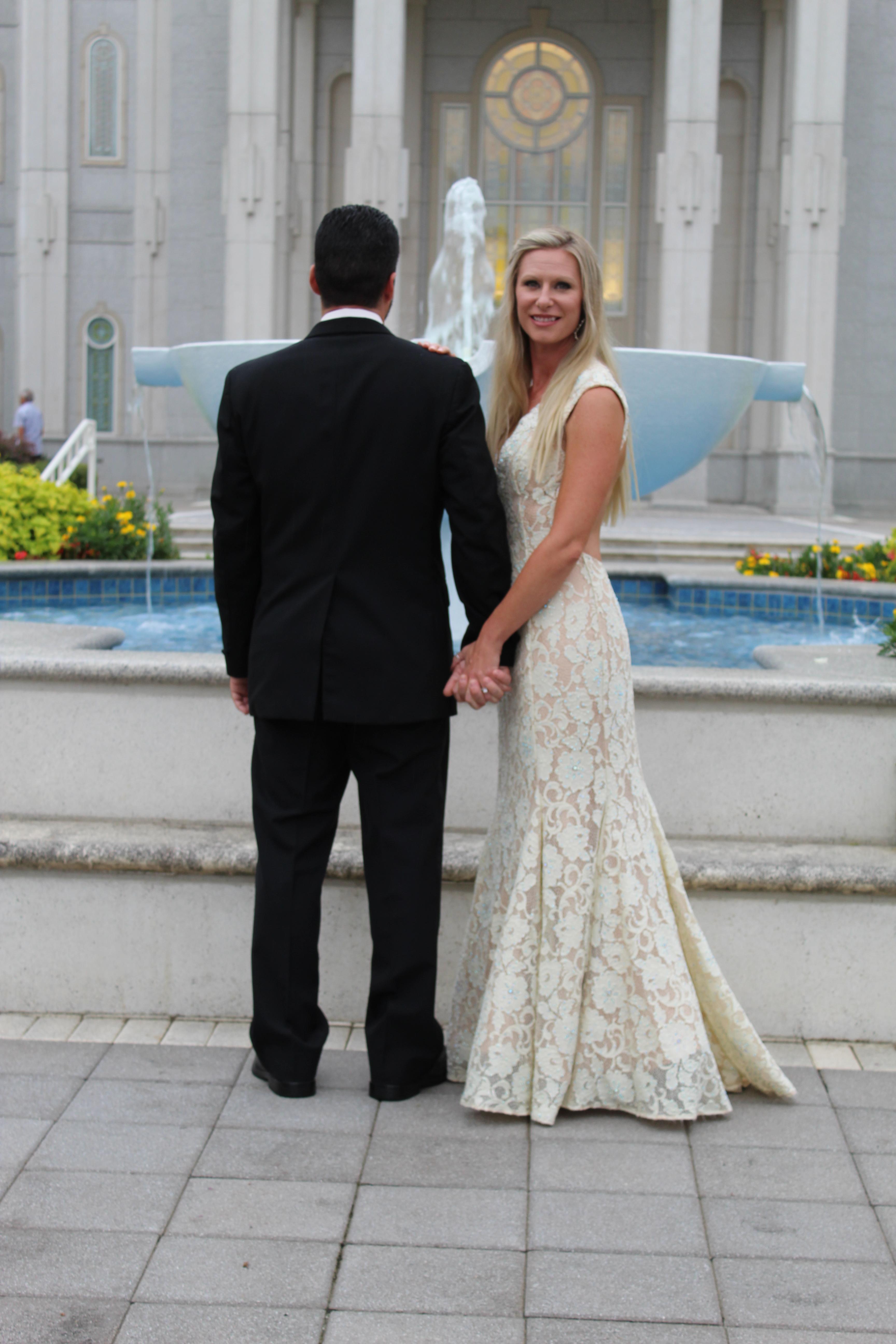 The Wedding Website of Lara Isaacs and Eddie Walker