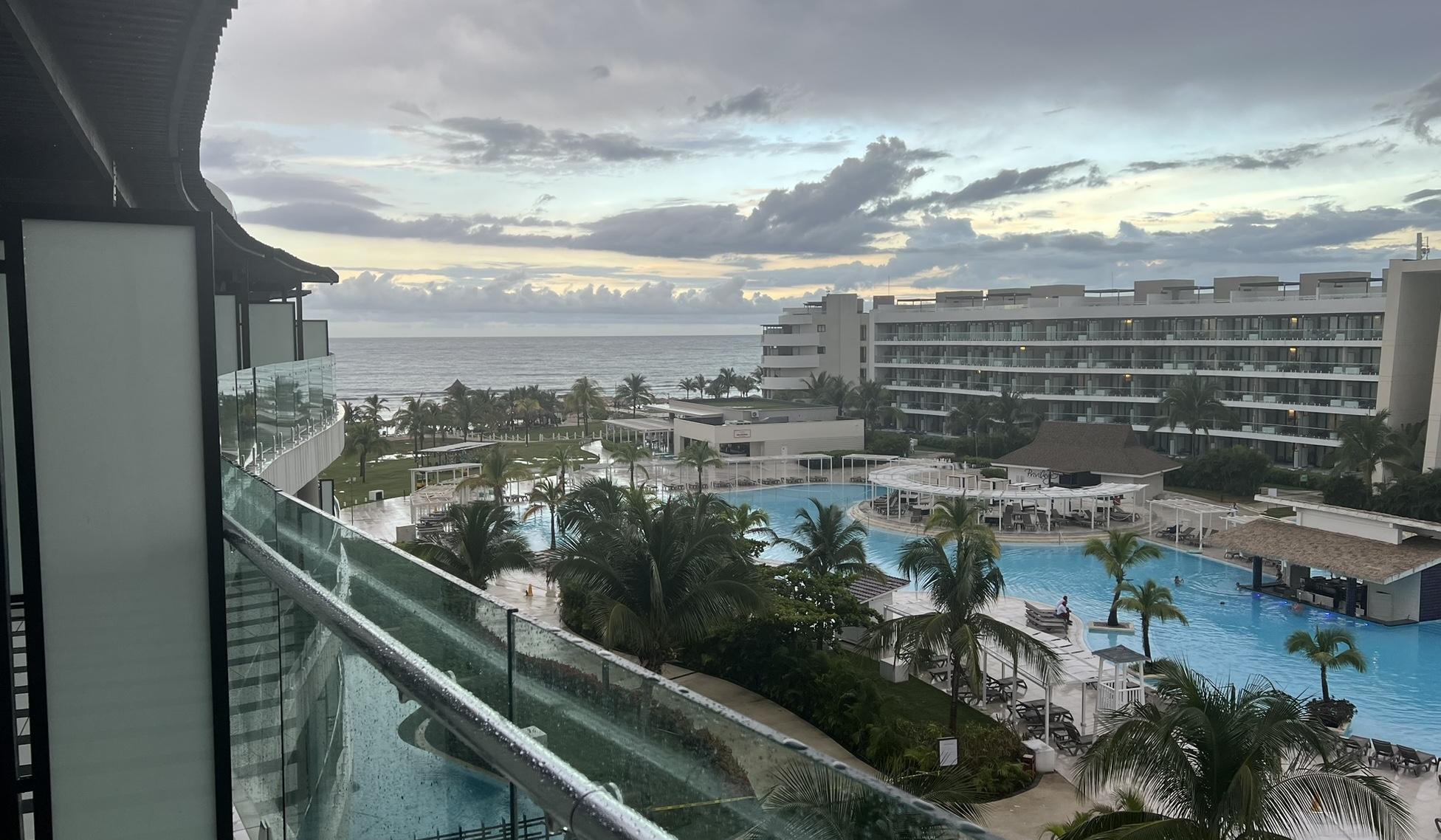 The Wedding Website of Valarie Lock and Justin Elmergreen