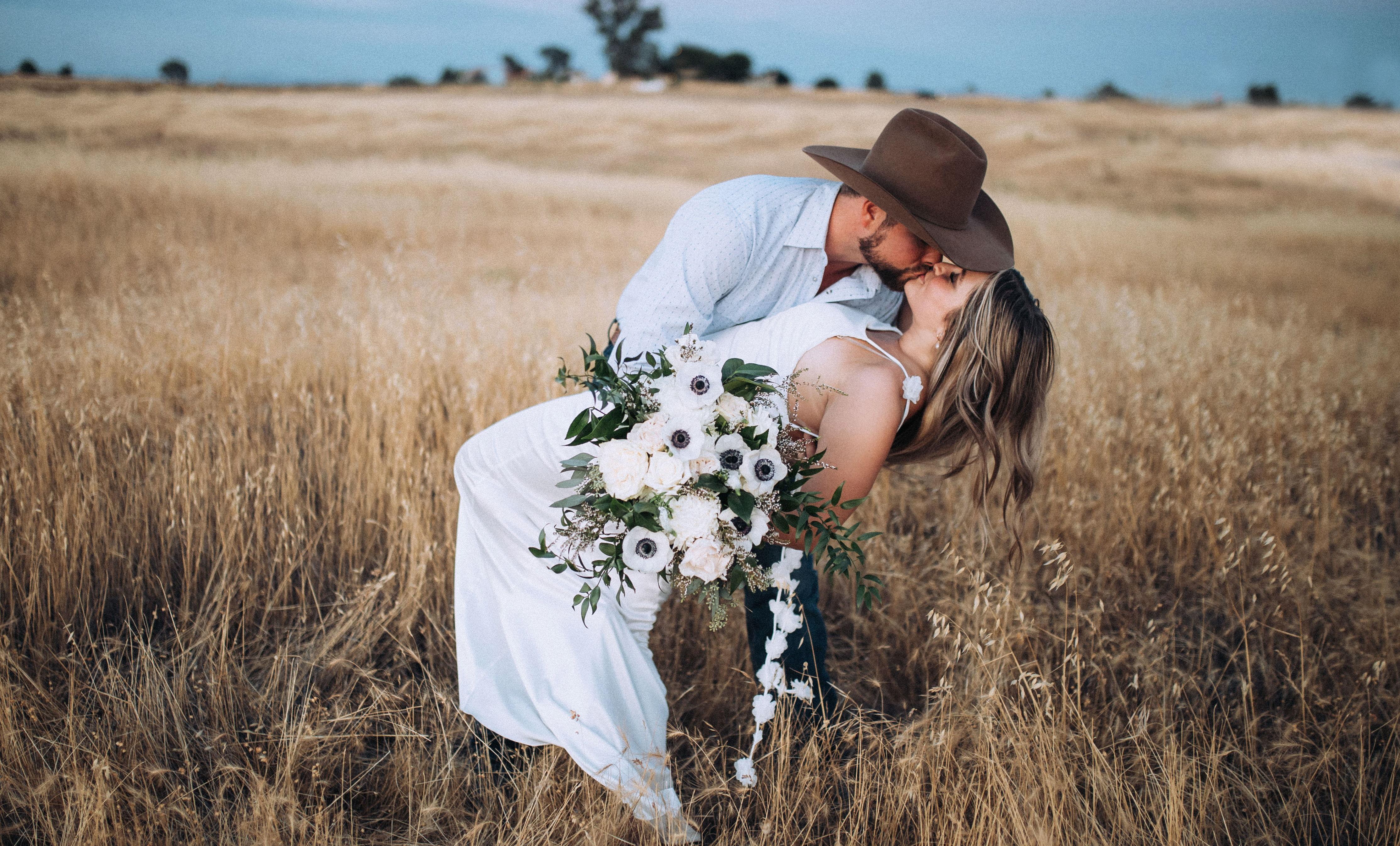 The Wedding Website of Taylor Santerre and Davis Mardesich