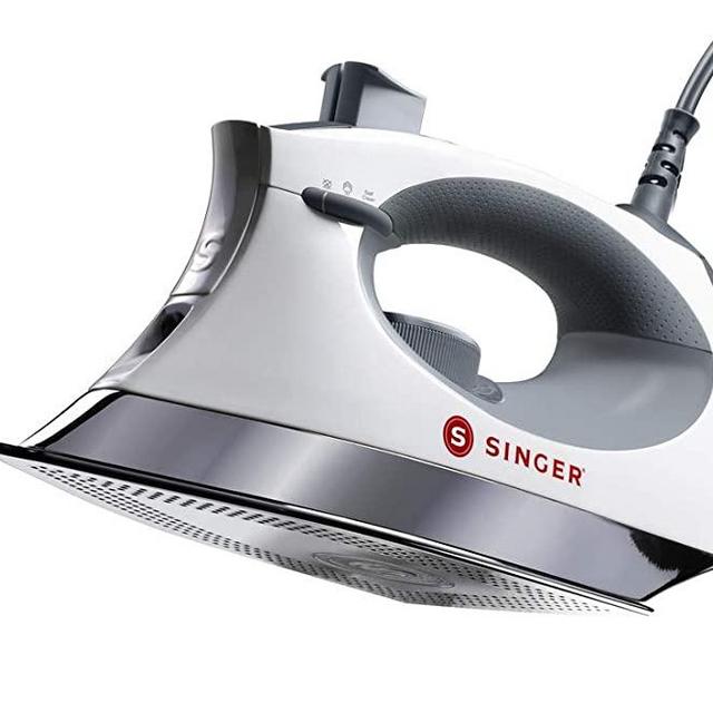 SINGER White SteamCraft OnPoint Tip, 300ml Tank Capacity, & 1700 Watts Iron