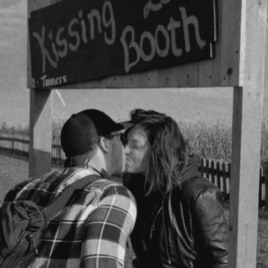 Tanners orchard kissing booth